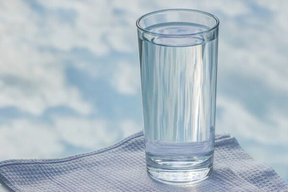 чаша воде за лењу дијету