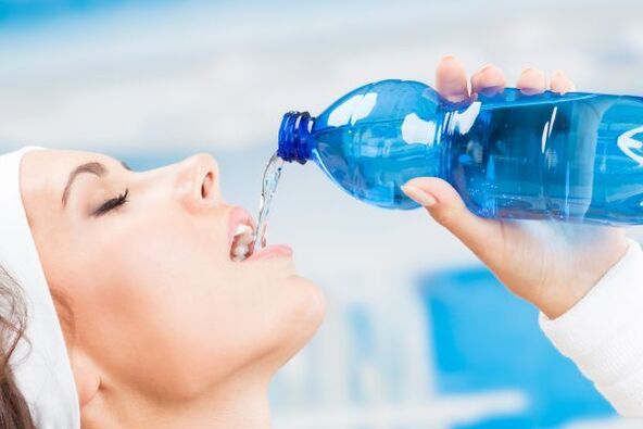 За недељу дана можете да се ослободите 5 кг вишка тежине ако пијете пуно воде